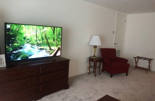 Higbees Daytona House | Beach House master bedroom with private bathroomnnear daytona airport and beach