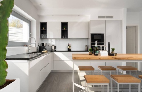 Maragas Villa | Beach House on Plaka Beach, Pool/Jacuzzi