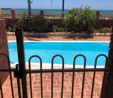 Beresford House | Beach House Opposite Ocean 4 Bed 2 Bathroom with pool