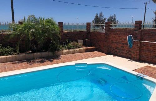 Beresford House | Beach House Opposite Ocean 4 Bed 2 Bathroom with pool