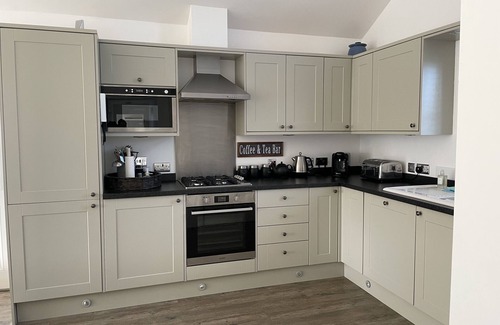 Filey House | Beach House Paradise Found WF-Fi, Netflix, Pool,Gym, Pet Friendly close to beach