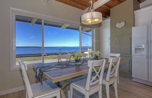 Stanwood House | Beach House Retreat - right on the beach!