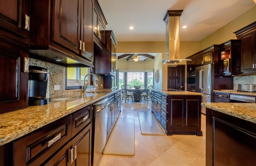 San Pedro Villa | Beach House sleeps 10 with Chef, Private Tennis Court, Gym, minutes to San Pedro