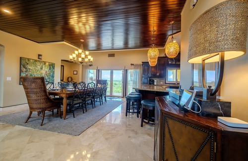 San Pedro Villa | Beach House sleeps 10 with Chef, Private Tennis Court, Gym, minutes to San Pedro