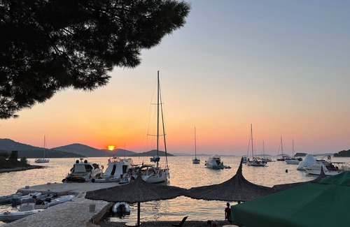 Kornati Apartment | Beach House Sofia - Resort & Tavern Bain, Free Transport, Pool, Island of Žut