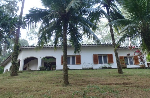 Praia de Barequecaba House | Beach house surrounded by a beautiful grove of eucalyptus trees, overlooking the sea