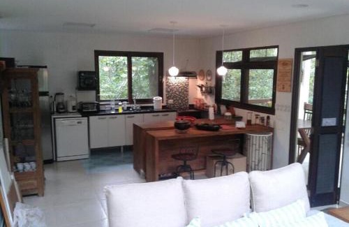 Sao Sebastiao House | Beach house surrounded by lush nature