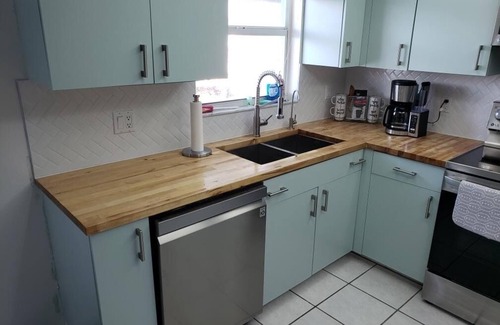 South Venice House | Beach House Venice-Lovely home w/Pool-Mins to Beaches for Shark Tooth Hunting!