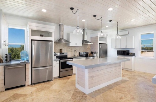 James Cistern House | Beach House w/Sunset View, Pool, Gym, Pickleball