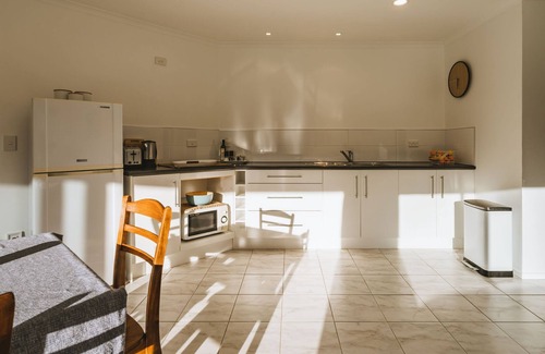 Whangamata Apartment | BEACH HOUSE Whangamatā (APARTMENT) - 100m from Harbour