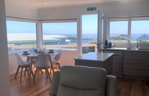 Binalong Bay House | Beach House with Bay of Fires views, featuring 2 bedrooms with ensuite bathrooms