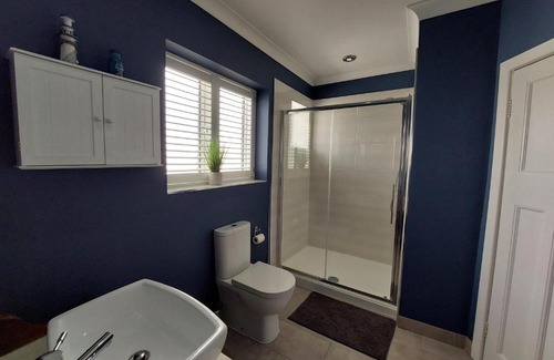 Boscombe House | Beach House, with BBQ lodge and Hot Tub!