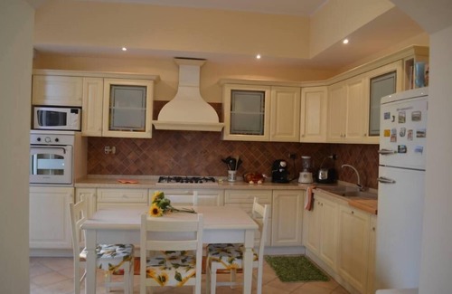 Cerreto Apartment | BEACH HOUSE WITH GARDEN NEAR ROME