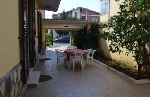 Cerreto Apartment | BEACH HOUSE WITH GARDEN NEAR ROME