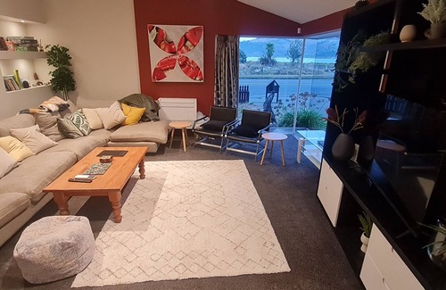 Christchurch House | Beach House with Port Hills and Estuary Views
