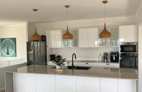 Lammermoor House | Beach House Yeppoon - ARay at Cooee Bay - Apt A