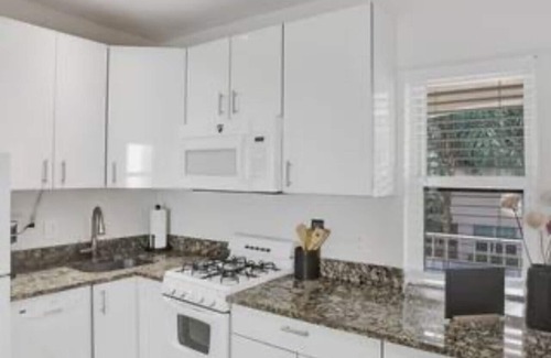 Hendricks and Venice Isles Apartment | Beach Isles: Modern Studio Apartment in Fort Lauderdale