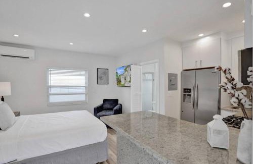 Hendricks and Venice Isles Apartment | Beach Isles Modern Studio Apartment in Fort Lauderdale with Patio