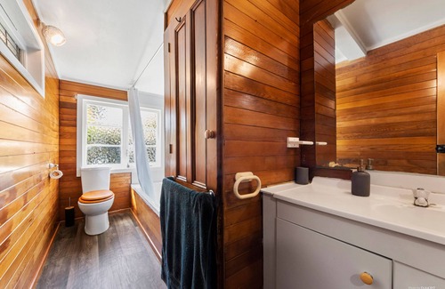 Bethells Beach House | Beach, Lake, Bush and more..