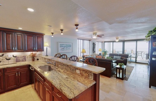 Crescent Beach Condo | Beach Life Luxury! Condo/Lg Balcony/Gourmet Kitchen/Free Beach Service, Pool