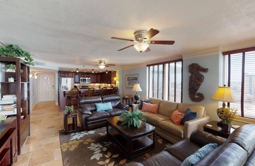 Crescent Beach Condo | Beach Life Luxury! Condo/Lg Balcony/Gourmet Kitchen/Free Beach Service, Pool