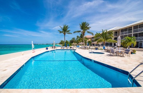 Seven Mile Beach Apartment | Beach Living at Discovery Point Club