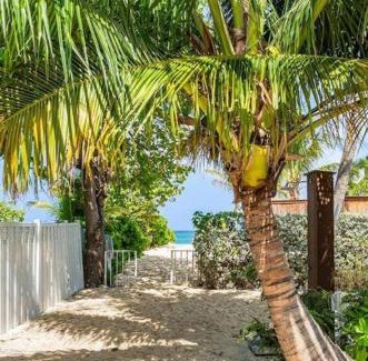 Seven Mile Beach House | Beach Living at Island Pine Villas (BLV)