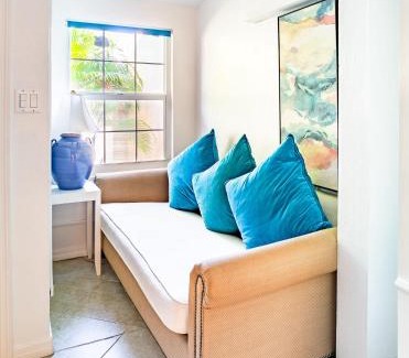 Seven Mile Beach House | Beach Living at Island Pine Villas (BLV)