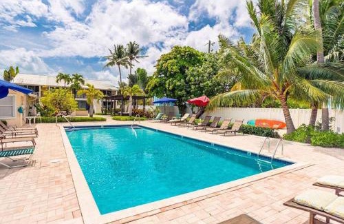 Seven Mile Beach House | Beach Living at Island Pine Villas (BLV)