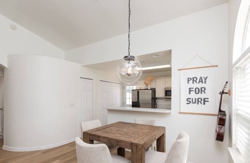 Jacksonville Beach Cottage | Beach living, cozy 2/1, walk to amenities & beach