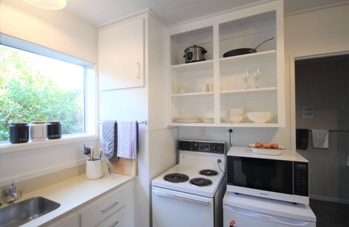 Saint Kilda Hotel | Beach lodge motel
