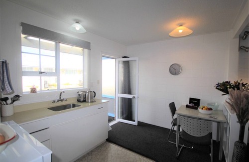 Saint Kilda Hotel | Beach lodge motel