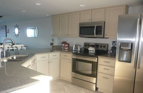 Jacksonville Beach Condo | Beach lovers Dream - BIG LUXURY CONDO! 1500sf