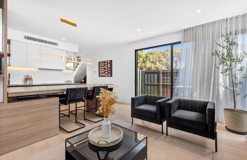 Ocean Grove House | Beach Luxury On The Park- Central Ocean Grove, Sleeps 6, 2 bedroom, 3 bathroom