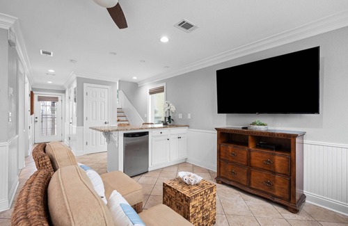 Seawalk Circle House | Beach Music l 30A l Bike to Seaside l Outdoor Dining l Pool l Bikes