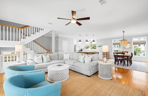 Seawalk Circle House | Beach Music l 30A l Bike to Seaside l Outdoor Dining l Pool l Bikes