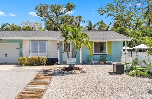 Anna Maria House | Beach N Bay 2 Bedroom Villa by RedAwning