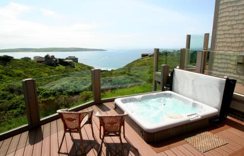 Dillon Beach House | Beach Nest! Hot Tub! Sauna! BBQ Grill! AMAZING VIEWS! Romantic Getaway! Dog Friendly!
