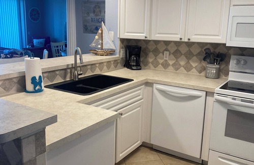 Hudson Beach Estates Condo | BEACH OASIS! Breathtaking views of the gulf & sunset! Enjoy the private beach