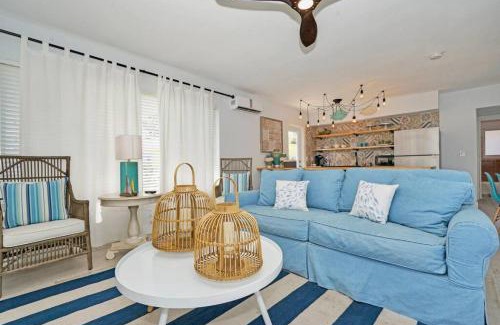 Lake Ridge Apartment | Beach Oasis with PlayStation, BBQ, Beach and Baby gear