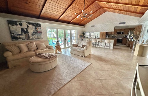 Deerfield Beach House | Beach. Ocean , Fishing, Shopping, Restaurants