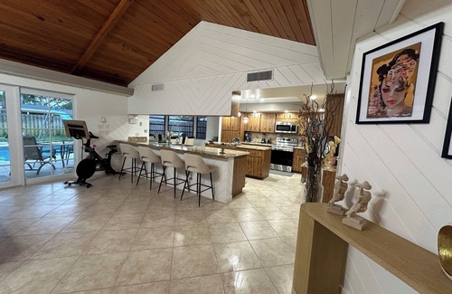 Deerfield Beach House | Beach. Ocean , Fishing, Shopping, Restaurants