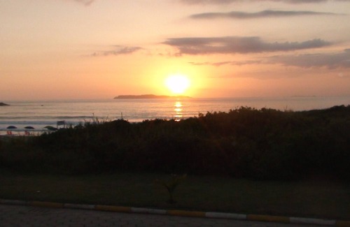 Quatro Ilhas Apartment | BEACH OF 4 ISLANDS BOMBINHAS APARTMENT WITH 01 BEDROOM 60M FROM THE BEACH AIR WIFI