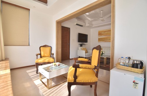 Caranzalem Apartment | Beach Paradise Miramar Goa