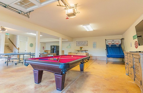 Long Beach House | BEACH PATH, GAME ROOM, FIRE PIT, DOGS OK. YOUR NEXT GREAT BEACH ADVENTURE!