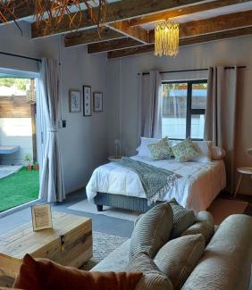 Bloubergstrand Apartment | Beach Pebble - 200m walk to beach and work friendly