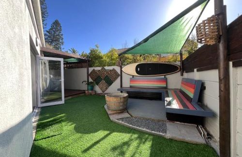 Bloubergstrand Apartment | Beach Pebble - 200m walk to beach and work friendly