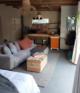 Bloubergstrand Apartment | Beach Pebble - 200m walk to beach and work friendly