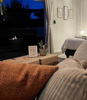 Bloubergstrand Apartment | Beach Pebble - 200m walk to beach and work friendly