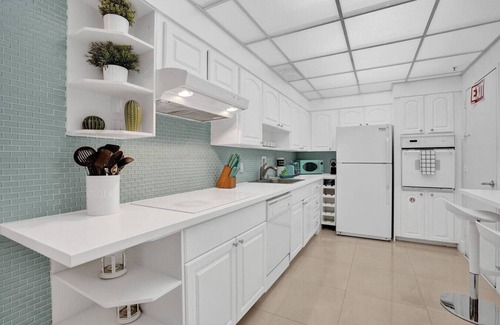 Hollywood South Central Beach Condo | Beach Penthouse & Ocean Paradise